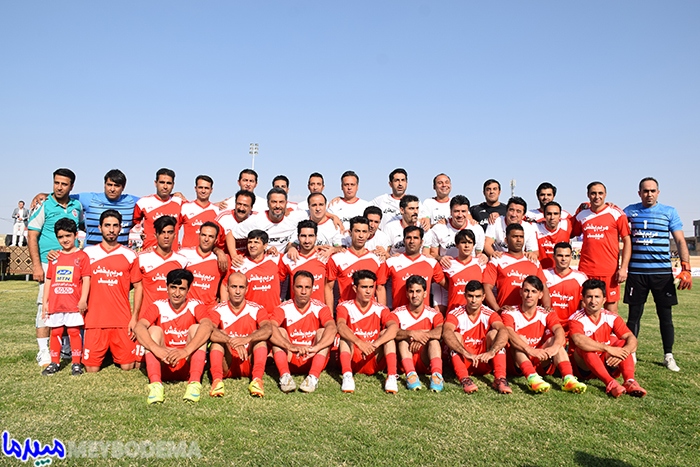 گزارش تصویری از بازی فوتبال بین تیم های ستارگان ایران و پیشکسوتان مهربد میبد