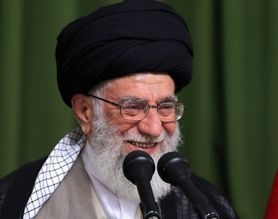 اشاره گذرای امام خامنه‌ای به اختلافنظر میبد و اردکان در دیدار با شاعران