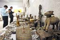 اهداء سکه‌های مکشوفه در میبد به میراث فرهنگی استان یزد