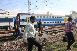 سرگردانی مسافران قطار یزد-تهران در بیابان‌های نایین