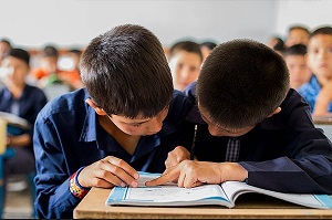 ۱۴۳۰ دانش‌آموز افغانستانی در میبد تحصیل می‌کنند