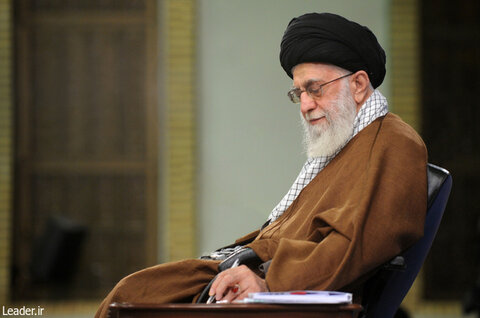 رهبر معظم انقلاب اسلامی: با نماز، امن و سلامت روانی و نشاط را نصیب جامعه‌ سازیم