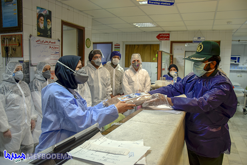تقدیر از پیشگامان مبارزه با بیماری کرونا در بیمارستان امام صادق(ع) + تصاویر