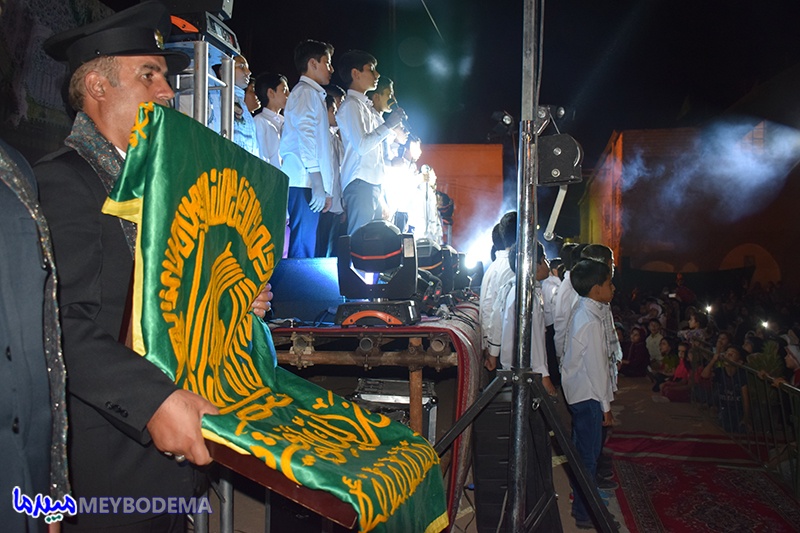 گزارش تصویری از جشن زیر سایه خورشید و رونمایی از پرچم حرم مطهر امام رضا(ع)