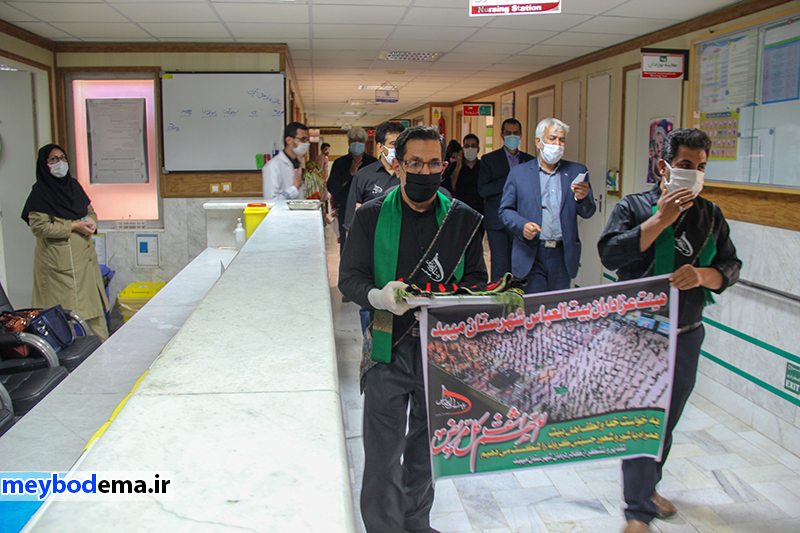 گزارش تصویری از پخش هزار بسته غذای نذری در بیمارستان امام صادق(ع)