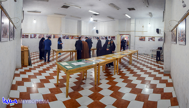 گزارش تصویری از افتتاح نمایشگاه «روی خط زلزله» در میبد