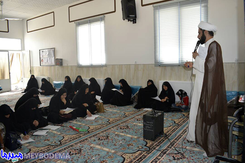 عکس/ برگزاری کلاس های اخلاق در نهج البلاغه ویژه بانوان در میبد