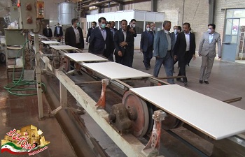 استاندار یزد از یک واحد صنعتی میبد بازدید کرد