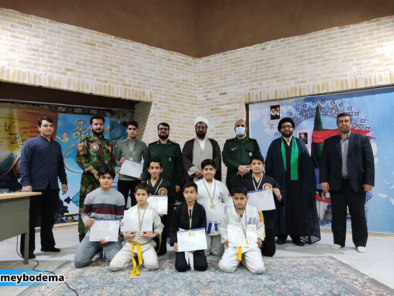 رکورد زنی بسیجیان میبدی در مسابقات رزمی استانی+ عکس