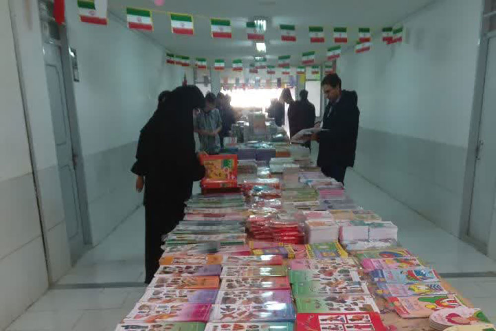 افتتاح دومین نمایشگاه کتاب کودک ونوجوان میبد با حضور مسئولان استان + عکس
