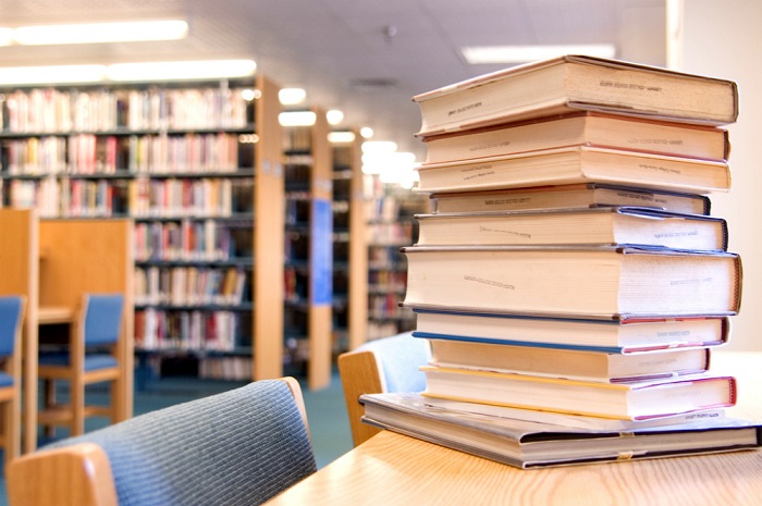 تجهیز کتابخانه دانشگاه میبد با بیش از ۱۴۰۰ جلد کتاب