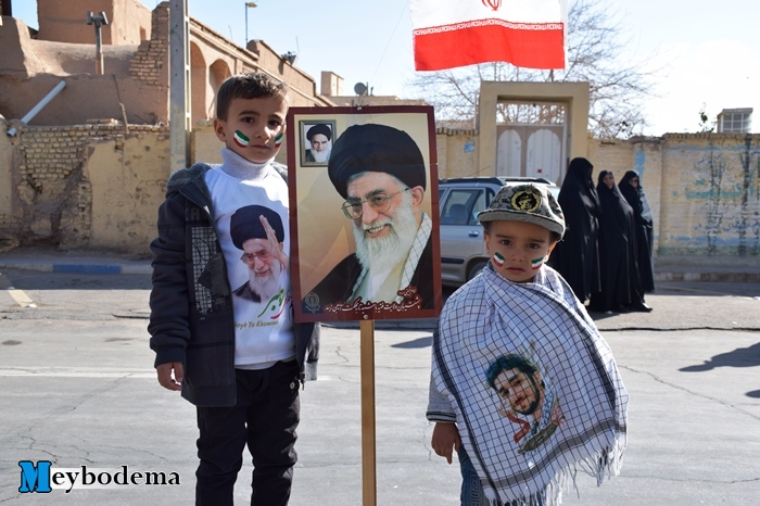 کودکان میبدی در چهلمین سالگرد جشن پیروزی انقلاب اسلامی