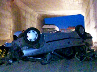 فوت راننده جوان در اثر سقوط خودروی ۴۰۵ در کمربندی میبد +عکس