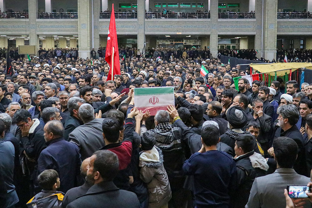 مراسم باشکوه وداع با پیکر شهید حاج مصطفی عارف در مصلای آیت الله اعرافی (ره)