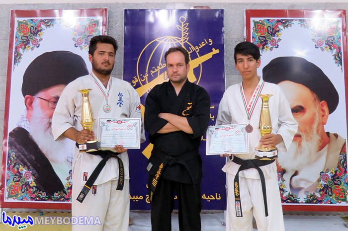 افتخارآفرینی ورزشکاران پایگاه امام حسین (ع) بارجین در رشته کاراته شین رزم ذوالفقار