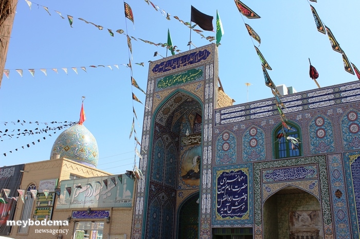 گزارش تصویری از مهیا شدن حسینیه چهارده معصوم فیروزآباد برای روز عاشورا