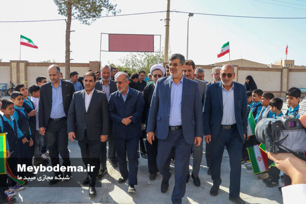 افتتاح مدرسه ۶ کلاسه شهید سجادیپور در میبد با حضور استاندار