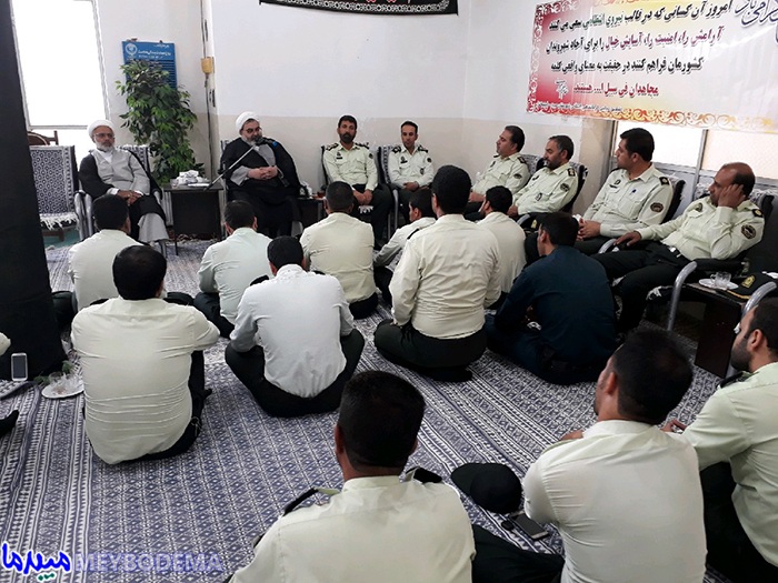 دیدار کارکنان نیروی انتظامی با امام جمعه موقت میبد