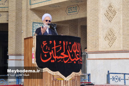 اقامه نماز عید فطر در میبد به امامت آیت‌الله اعرافی