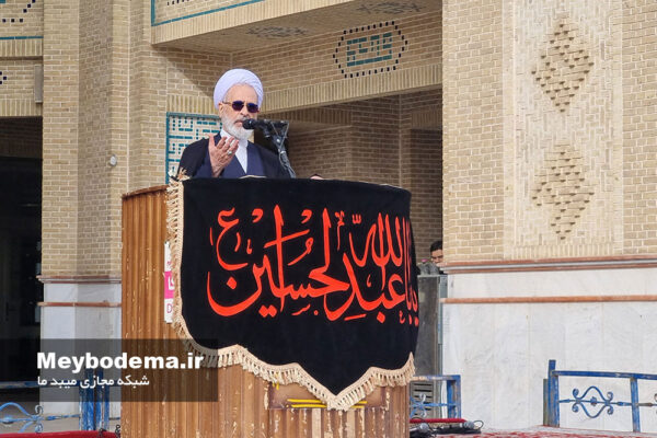 اقامه نماز عید فطر در میبد به امامت آیت‌الله اعرافی